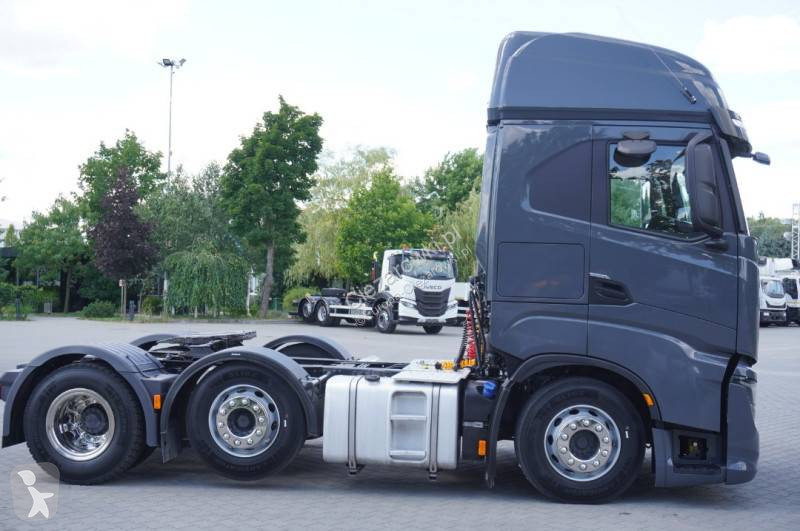 Влекач Iveco