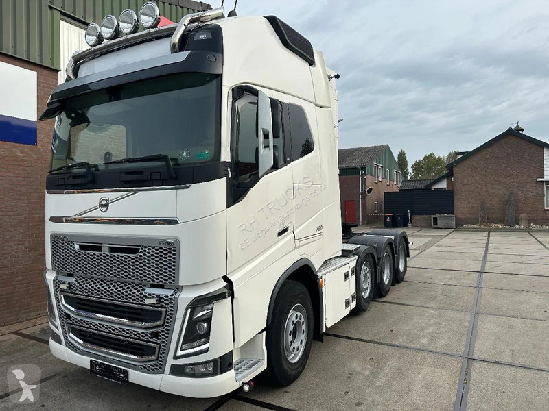 جرار Volvo 16750 8X4 - 180 TON - POWER STEERING...