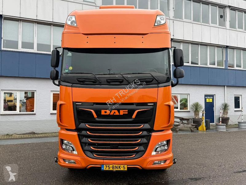Trekker DAF XF  4X2 - MANUAL GEAR + TIPPER...