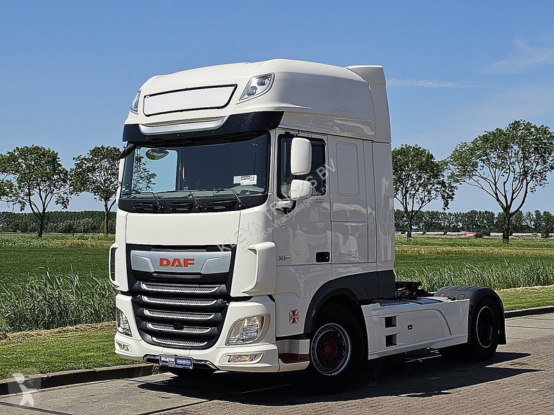 Tracteur DAF XF  SSC SKIRTS