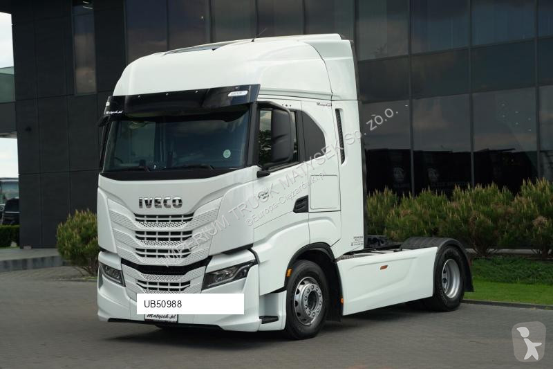 Влекач Iveco / 490