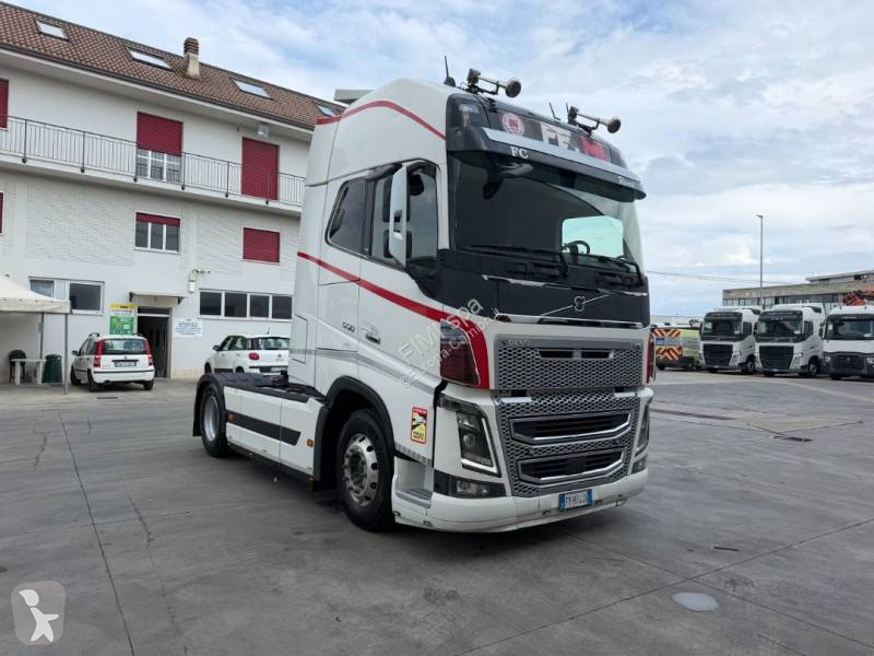 جرار Volvo