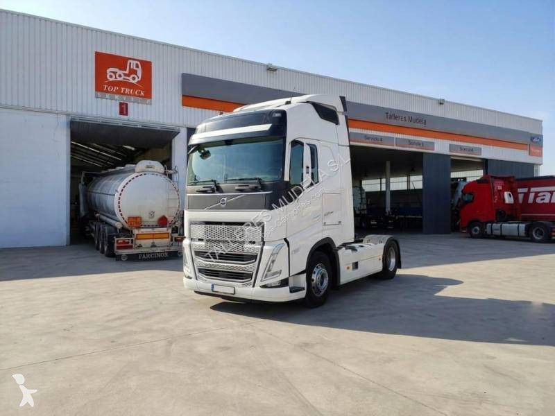جرار Volvo