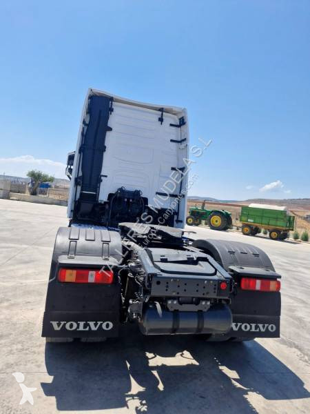 جرار Volvo