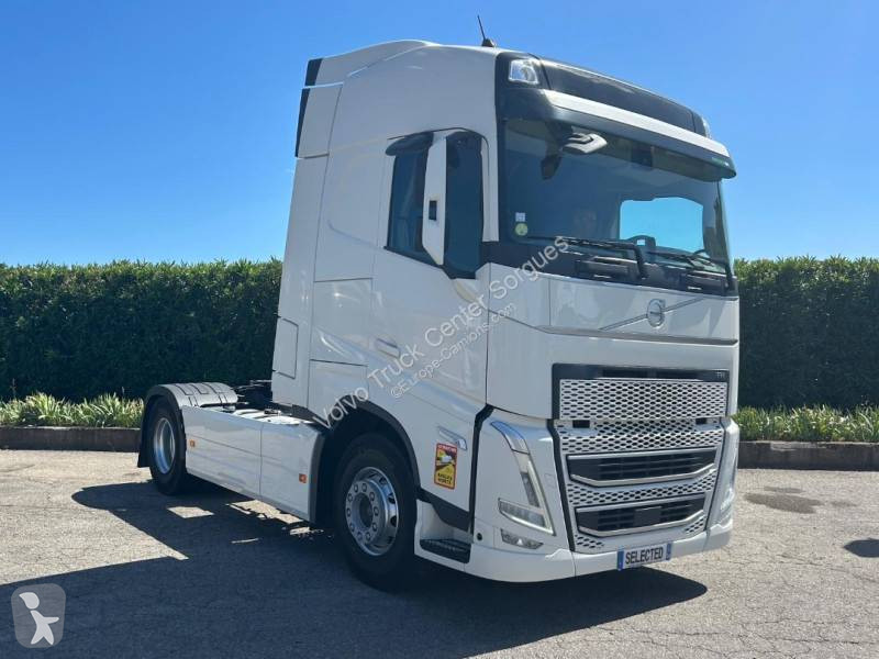 جرار Volvo
