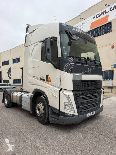 جرار Volvo