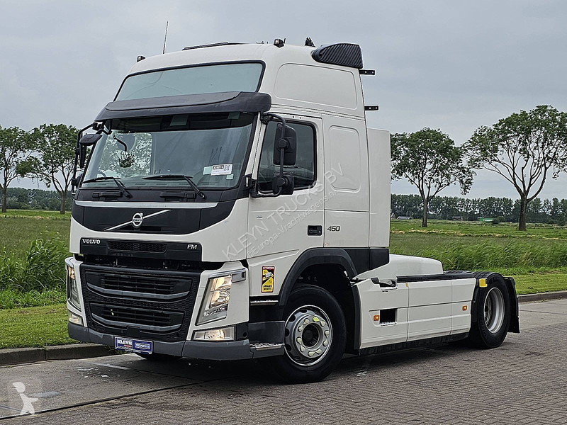 جرار Volvo 450