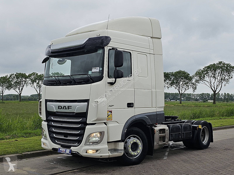 جرار DAF 530