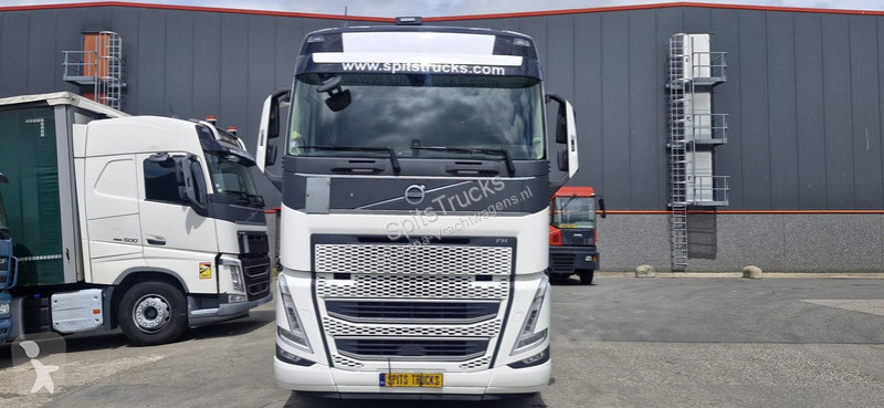Trattore Stradale Volvo 500 Refrigerator