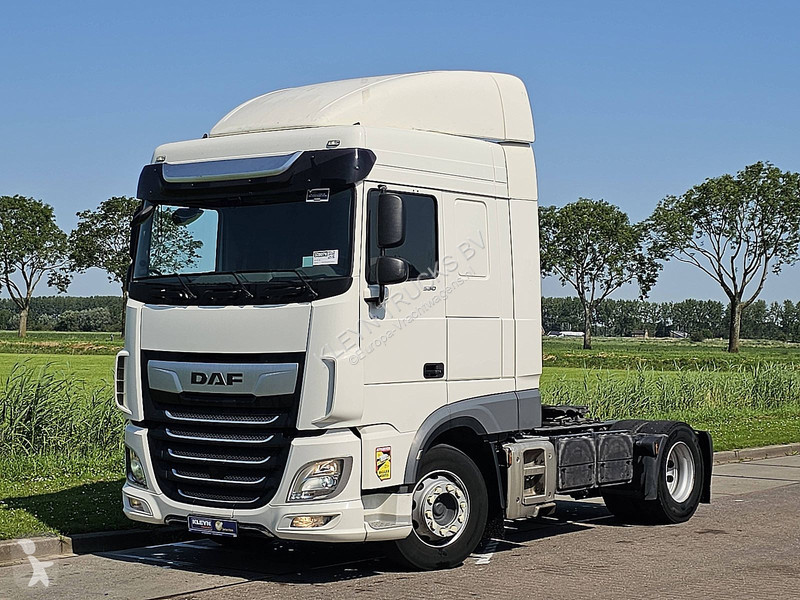 جرار DAF 530 SPACECAB