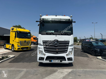 Mercedes tractor unit