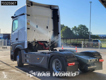 جرار Mercedes Actros 1845 4X2 BigSpace Retarder 2x Tanks Standklima Navi