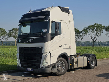 جرار Volvo