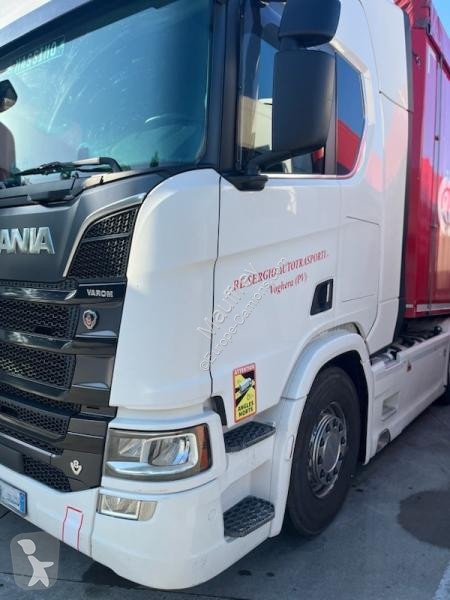 جرار Scania 520