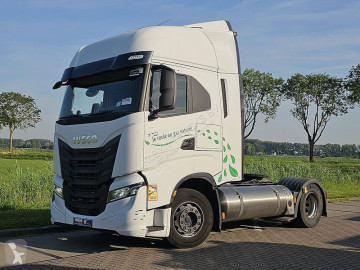 Влекач Iveco