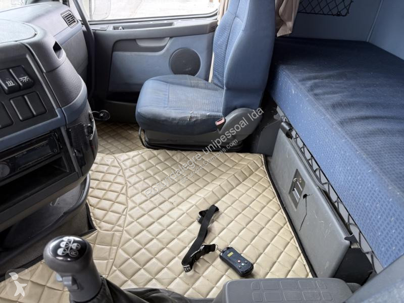 جرار Volvo 400
