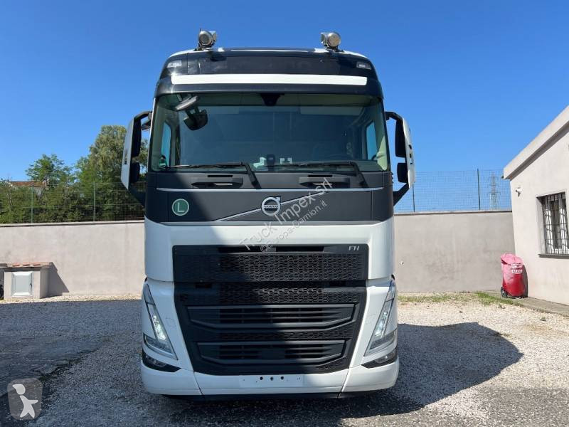 جرار Volvo