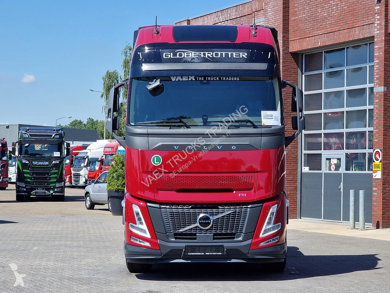 جرار Volvo 13540 Aero Globetrotter XL 4x2 - New...