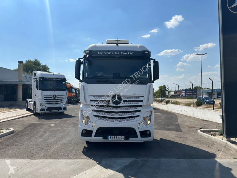 Tracteur Mercedes  1845 LS