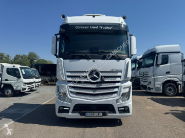 Cabeza tractora Mercedes