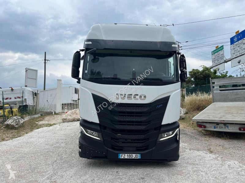 جرار Iveco 460