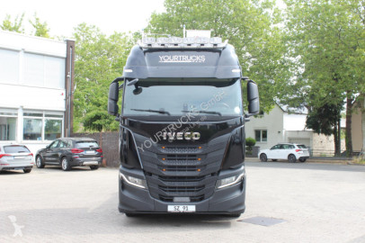 Влекач Iveco