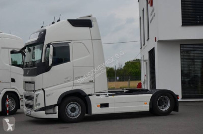 جرار Volvo