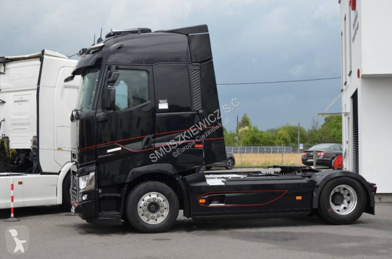 Влекач Renault
