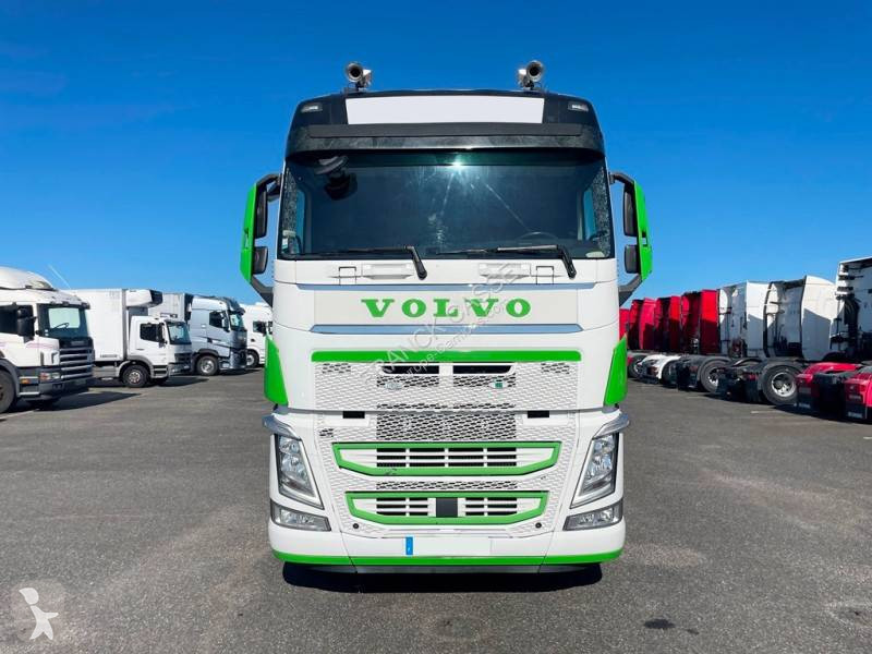 جرار Volvo
