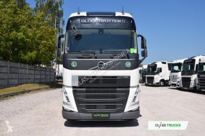 جرار Volvo