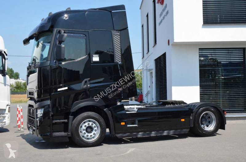 Влекач Renault