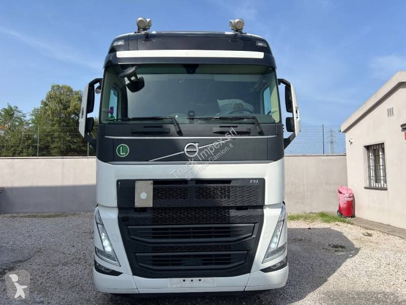 جرار Volvo