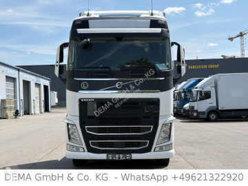 جرار Volvo
