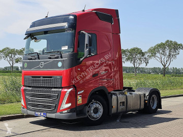 جرار Volvo