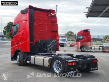 Влекач Volvo F6 FH 460 4X2 Mega XL 2x Tanks ACC Navi