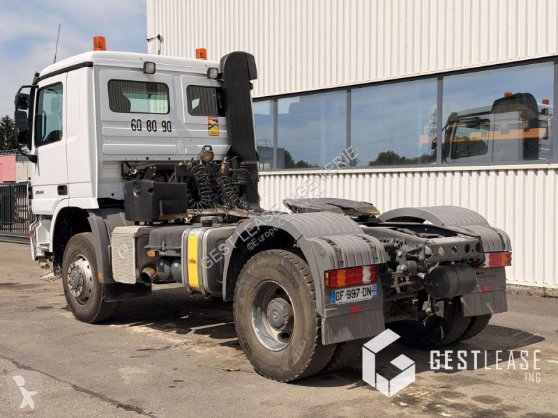 جرار Mercedes 2044