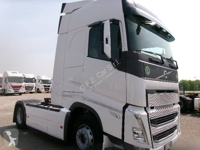 جرار Volvo