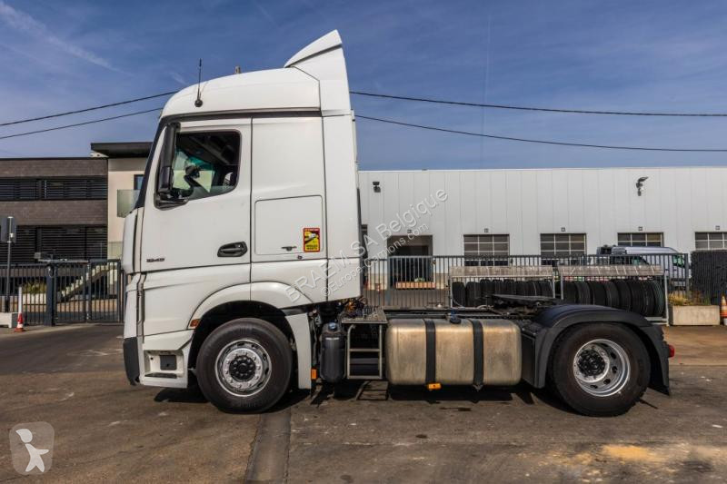 Tracteur Mercedes 1845 LS