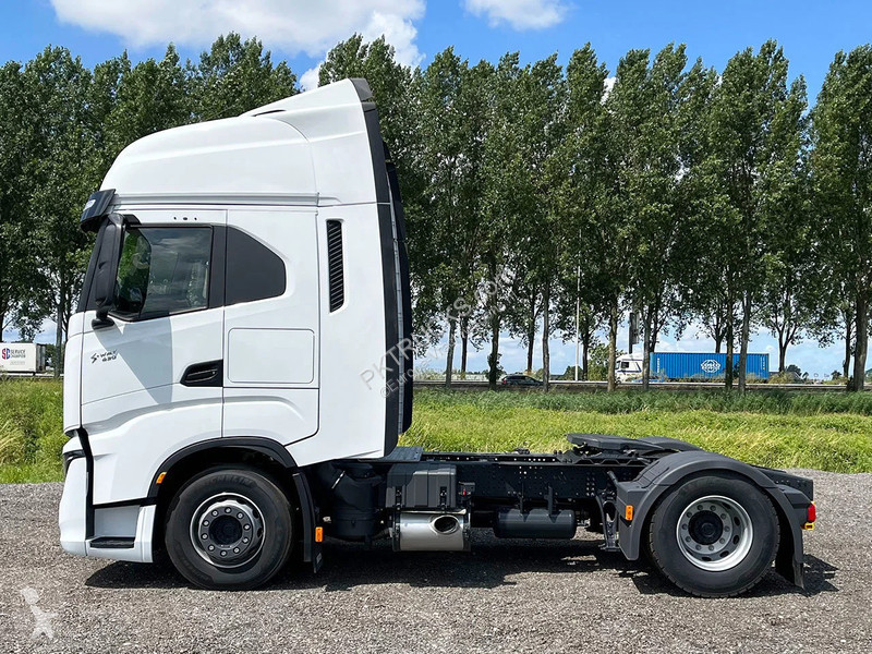 جرار Iveco S-Way AS440S43T/P AT Tractor Head (8...