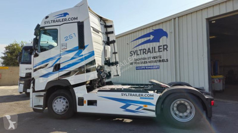 جرار Renault جديد