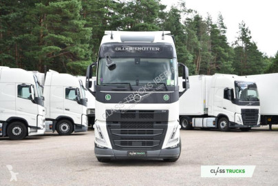 جرار Volvo