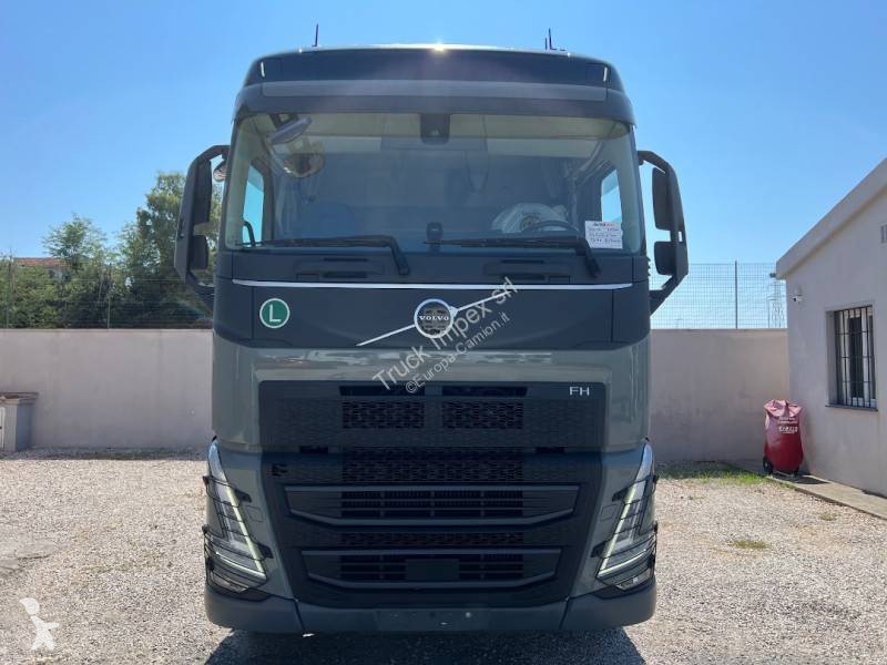 جرار Volvo