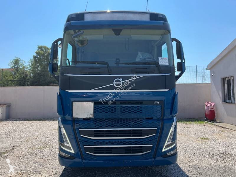 جرار Volvo