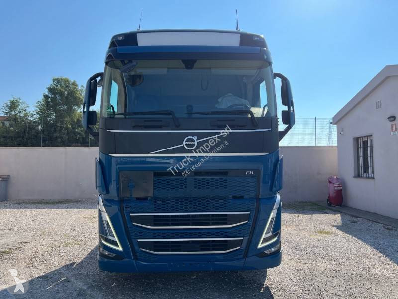 جرار Volvo