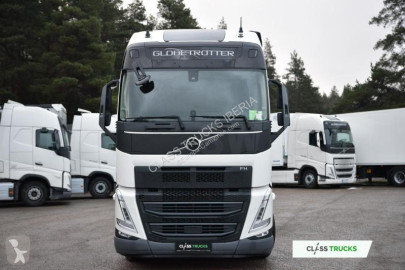 جرار Volvo