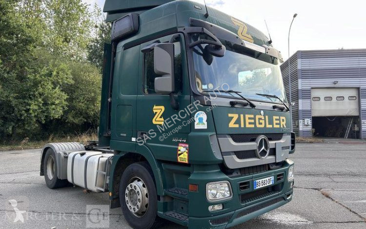 Cabeza tractora Mercedes
