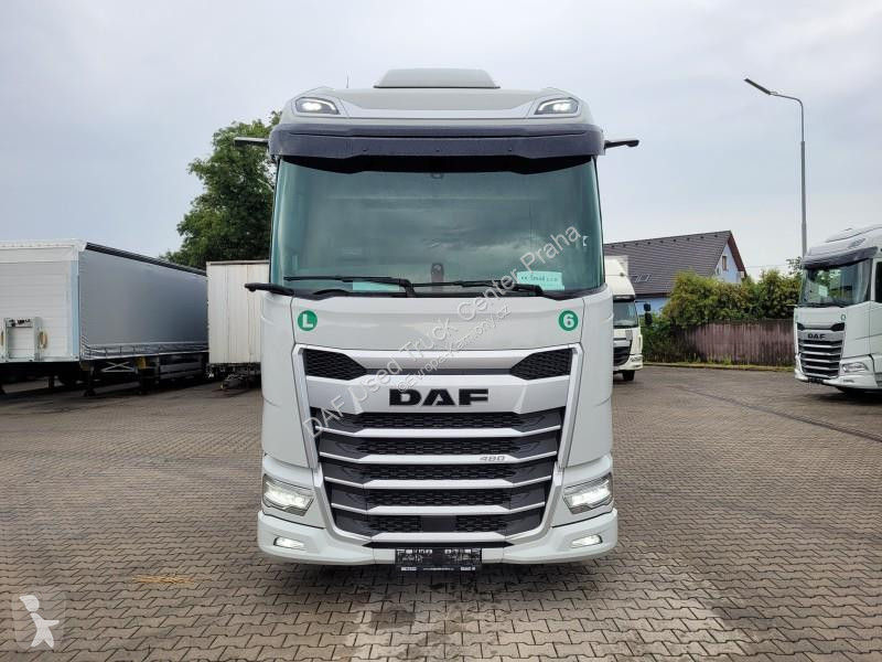 جرار DAF XG  FT LOW DECK 4X2