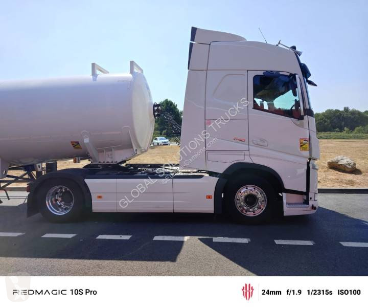 جرار Volvo
