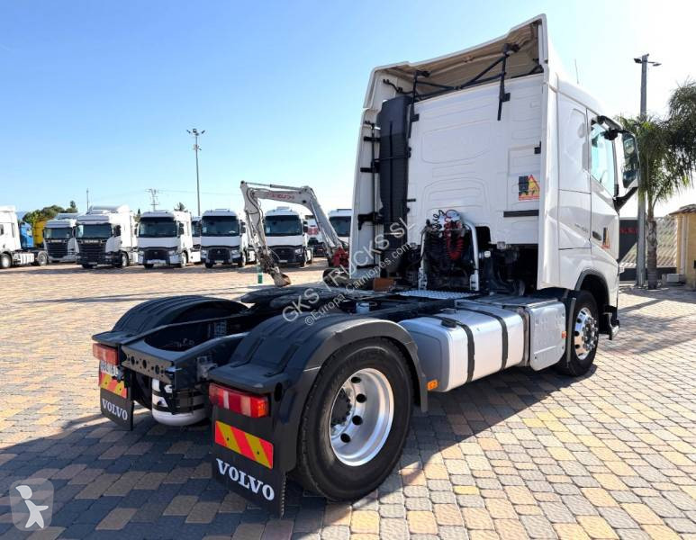 جرار Volvo