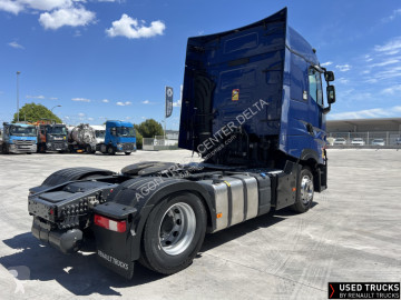 Влекач опасни товари / adr Renault